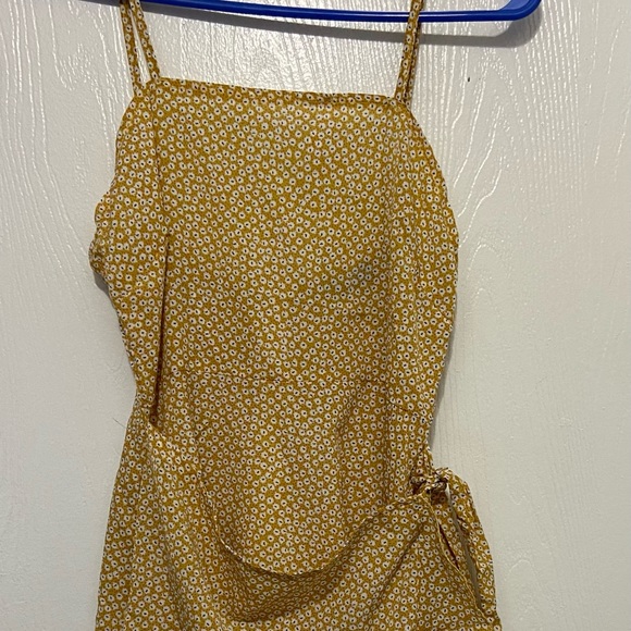 SHEIN Wrap Dress Tan with red dots and white with blue dots - Picture 4 of 7